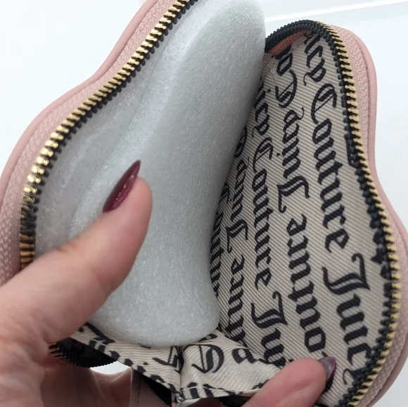 Juicy Couture Pink White Heart Coin Purse Retro Vibe Heart Zip Around - Picture 5 of 5